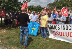 Numerosos compañeros y compañeras acudieron a apoyar a los sindicalistas de Arcelor injustamente condenados.