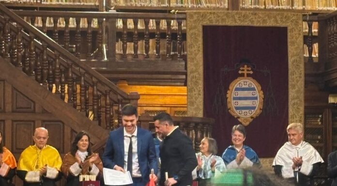 Entrega de los Premios Fin de Grado, premio Pablo Iglesias por el mejor expediente en Relaciones Laborales y Recursos Humanos de la Universidad de Oviedo